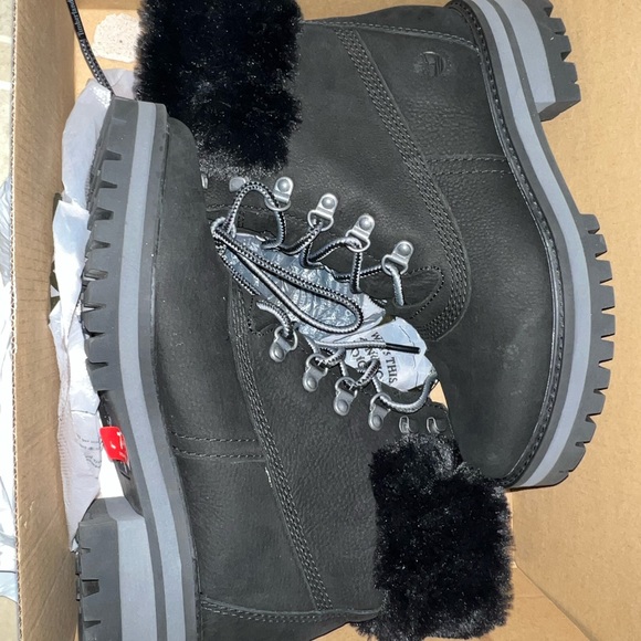 TimberLand Courmayeur Boots - Picture 2 of 6